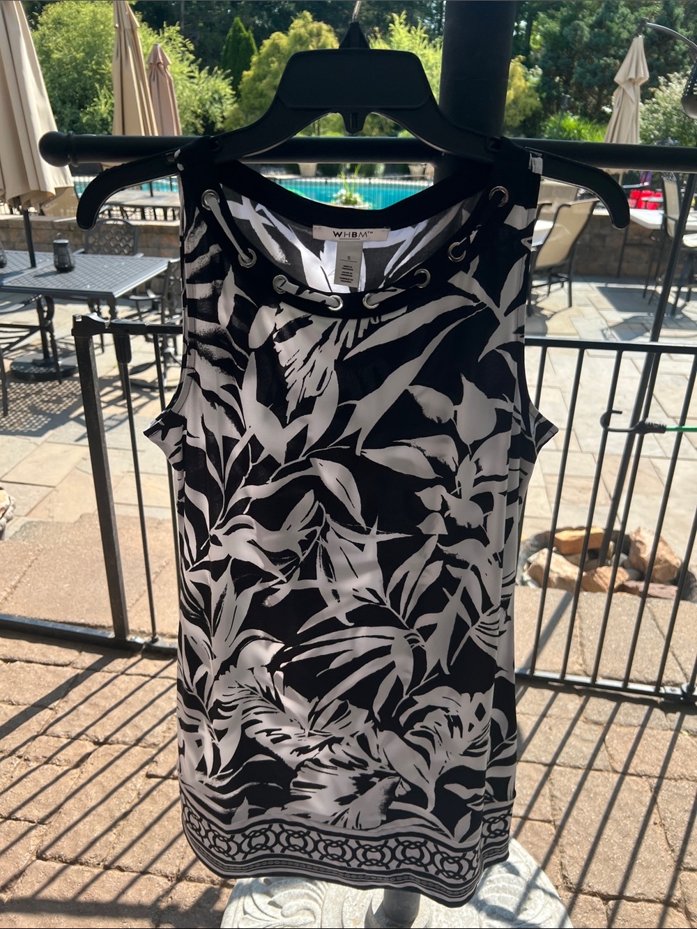 White House Black Market Black & White Tropical Print Sleeveless Shell